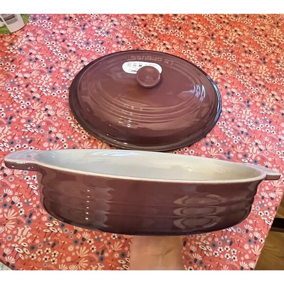 Le Creuset Stoneware Oval Baking Dish in Fig 27 cm/1.7L - Picture 5 of 6